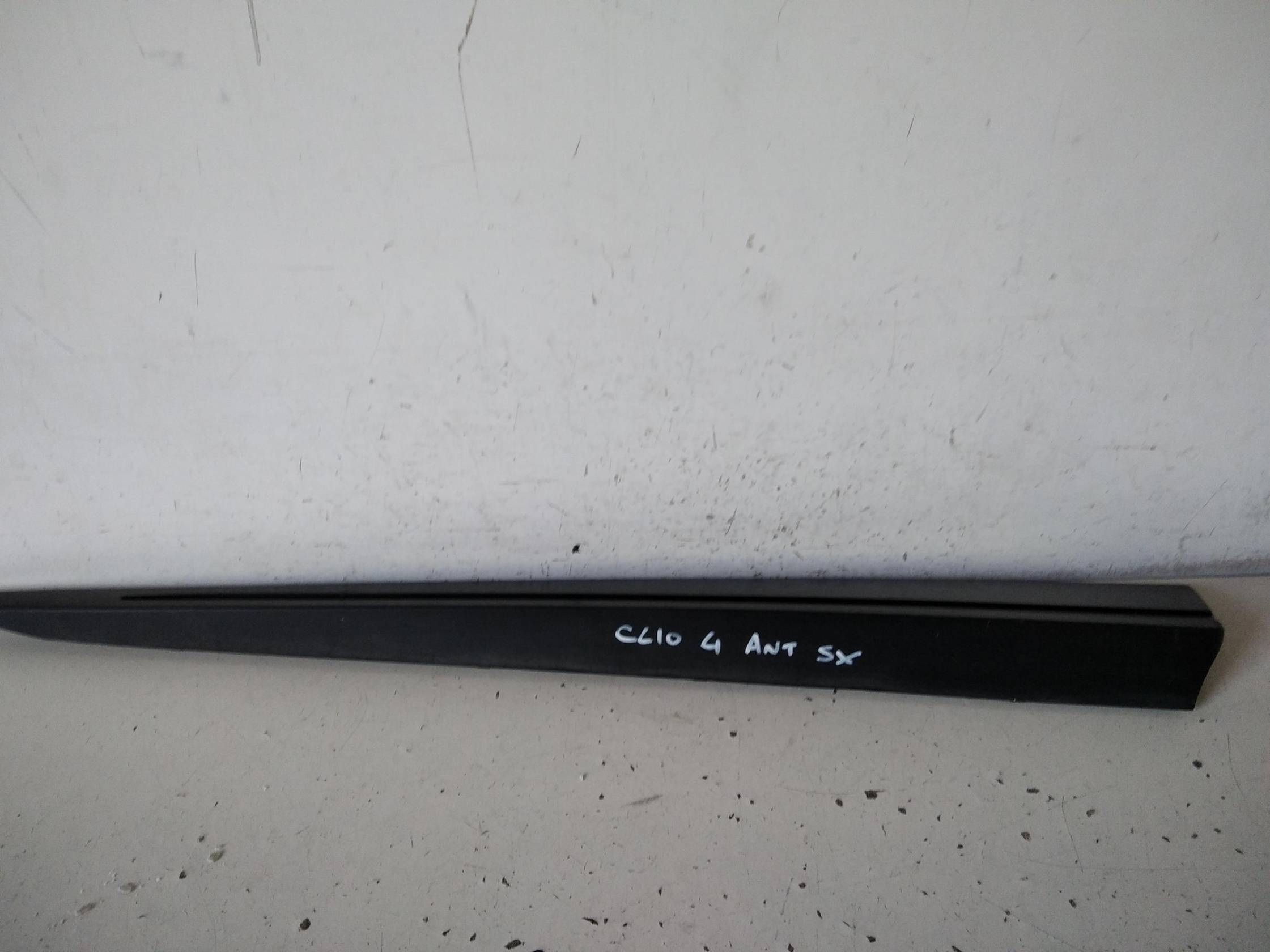 Modanatura porta ant. sx.